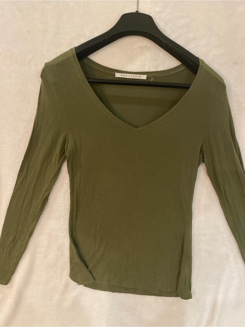 Max Studio Olive Green V-Neck Long Sleeve Tee US S